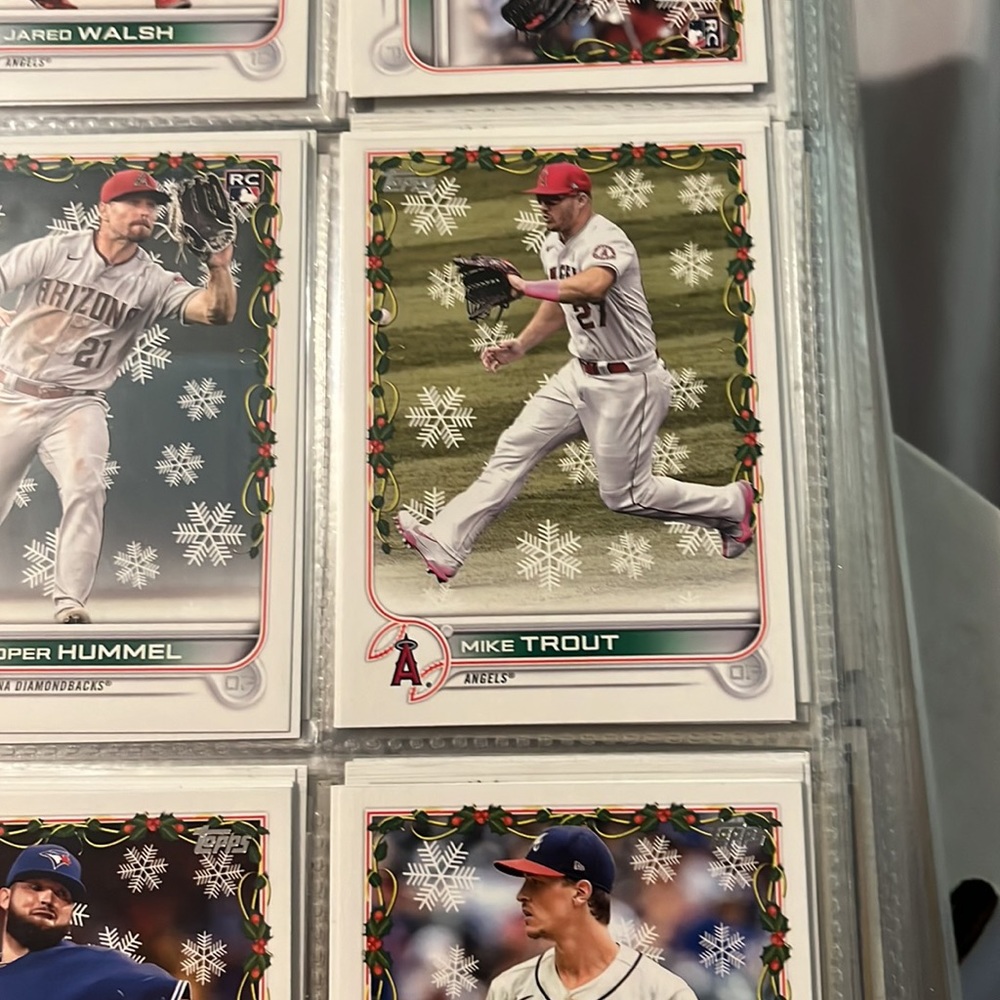 Binder with approx 40 card pages filled front in back at 18 cards per page - Picture 2 of 16